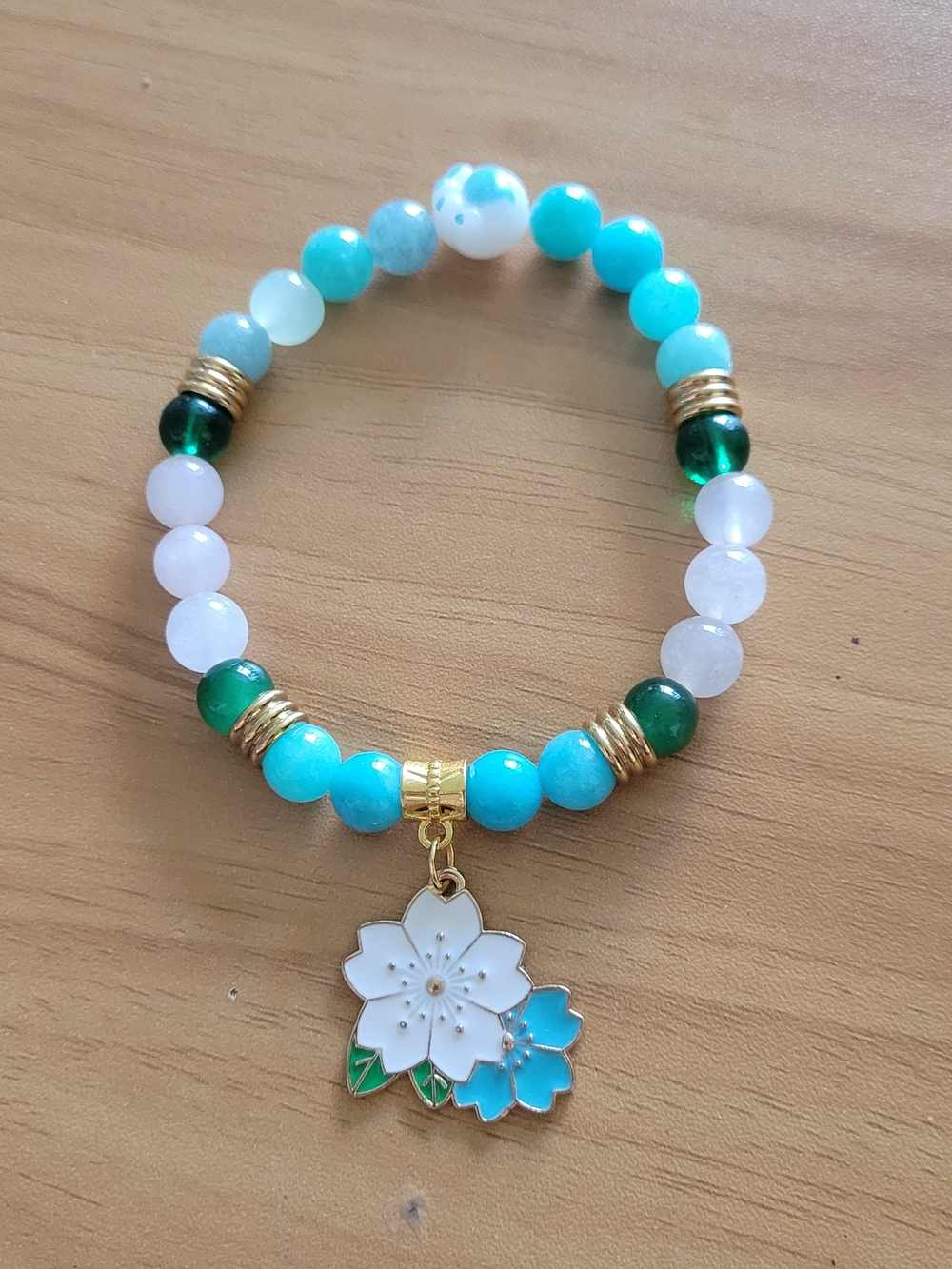 🍁NEW🍁Hand Crafted Turquoise, Teal & White Beaded Bracelet